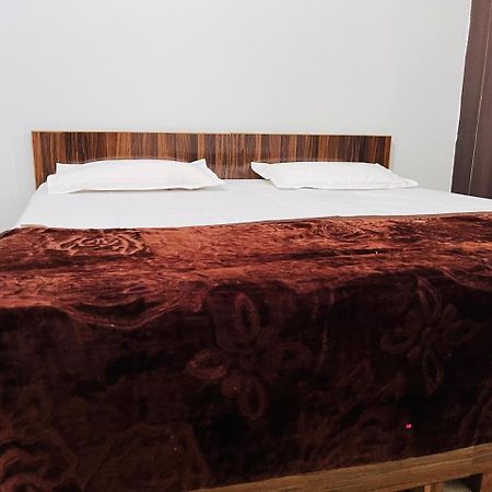 Hotel Kaushik Bhawan Rishīkesh Zewnętrze zdjęcie