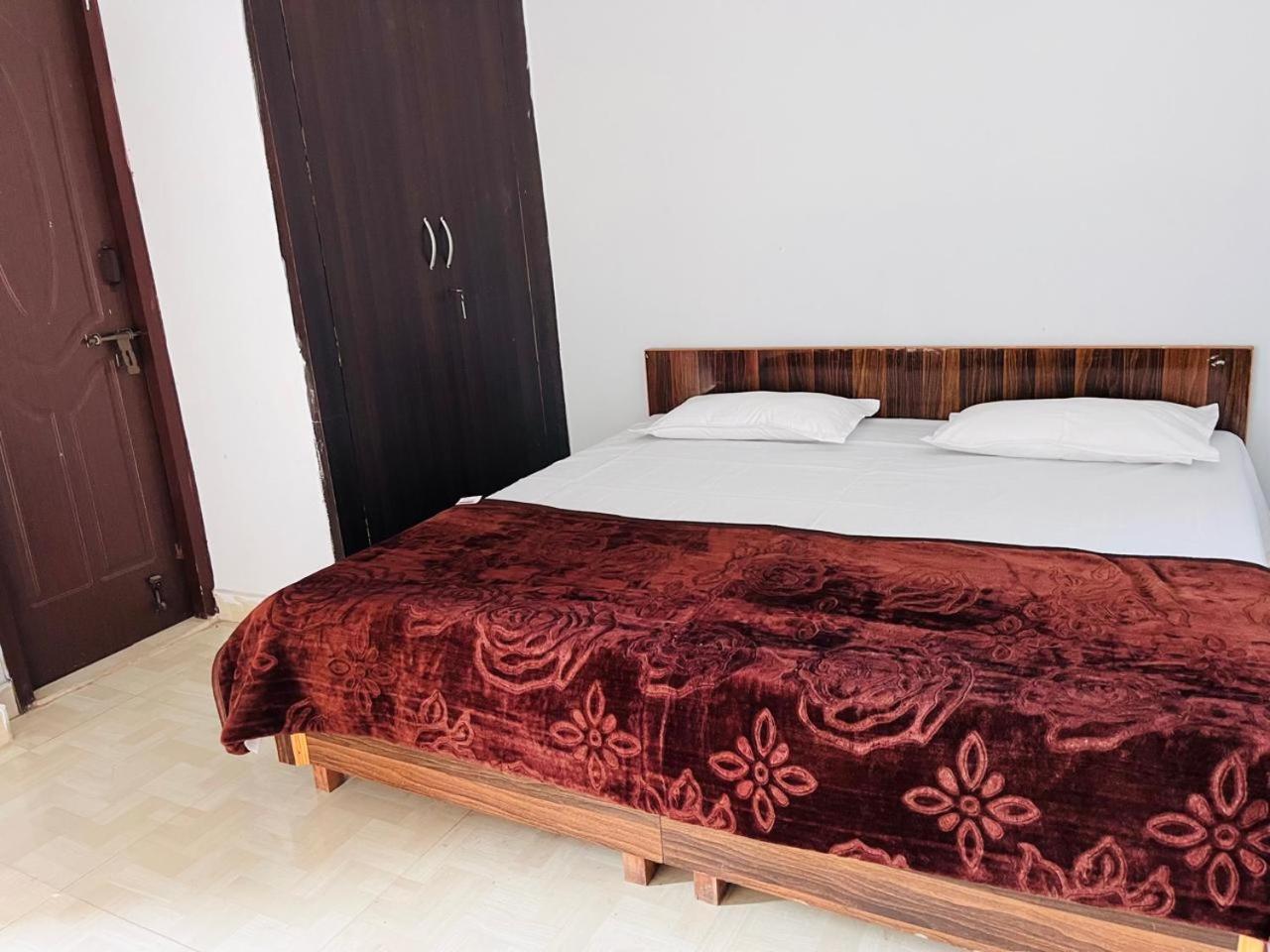 Hotel Kaushik Bhawan Rishīkesh Zewnętrze zdjęcie