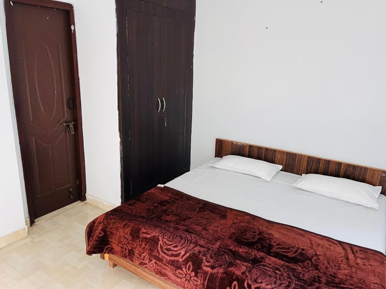 Hotel Kaushik Bhawan Rishīkesh Zewnętrze zdjęcie