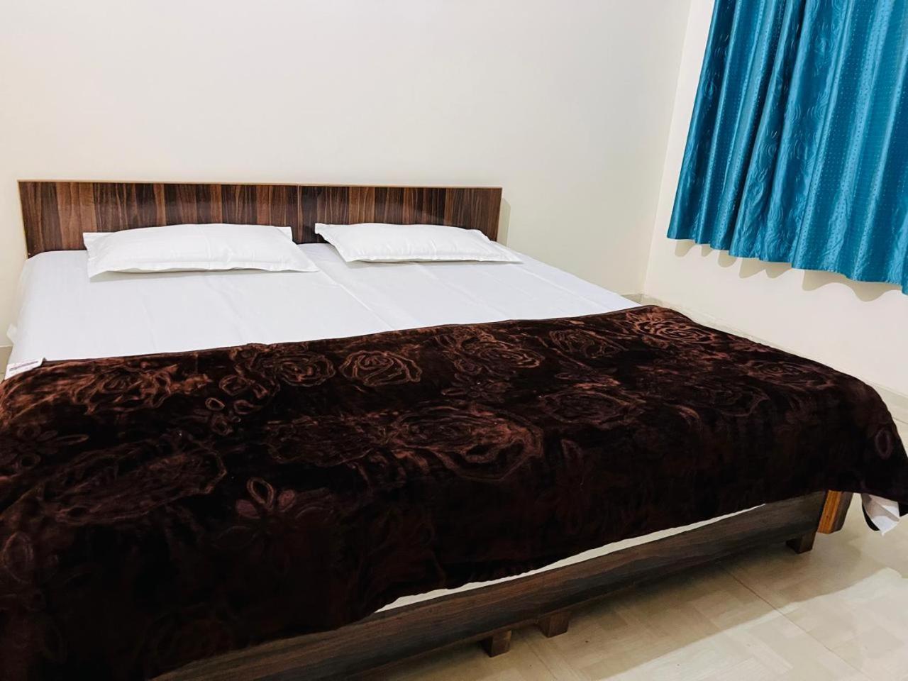 Hotel Kaushik Bhawan Rishīkesh Zewnętrze zdjęcie